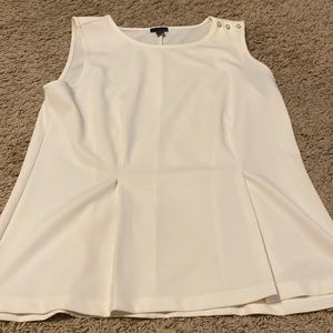 Ann Taylor NWOT WHITE SLEEVELESS BLOUSE PEARL DETAIL ON SHOULDER